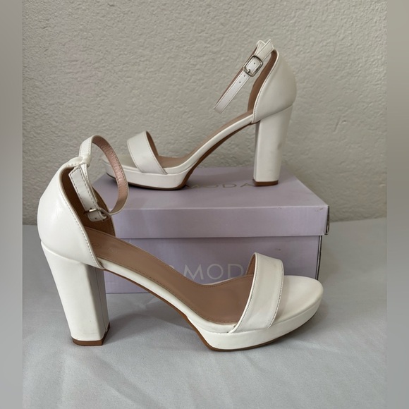 TOP Moda Shoes - Top Moda Cream Block Heel Sandals Size 8